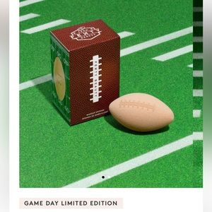 NEW FENTY BEAUTY SHOWSTOPP'R FOOTBALL MAKE UP BLENDER SPONGE
